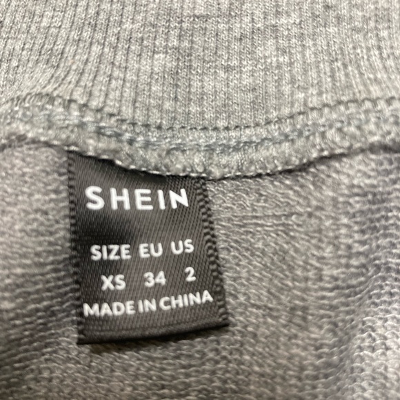 Maternity Grey Pullover Lace - Picture 5 of 6